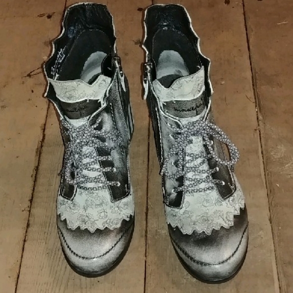 Maciejka 38 + 39 mismatched booties - Picture 5 of 11